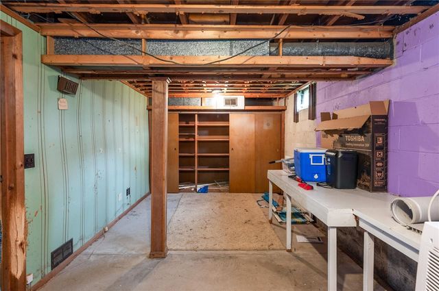 14 Hilltop Dr, Leroy, NY 14482