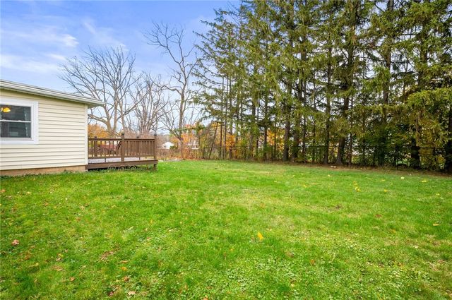 14 Hilltop Dr, Leroy, NY 14482