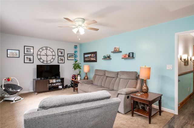 14 Hilltop Dr, Leroy, NY 14482