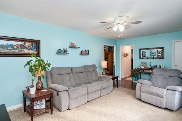 14 Hilltop Dr, Leroy, NY 14482