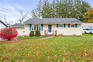 14 Hilltop Dr, Leroy, NY 14482