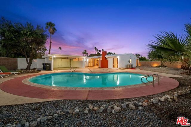 859 E Grace Circle, Palm Springs, CA 92262