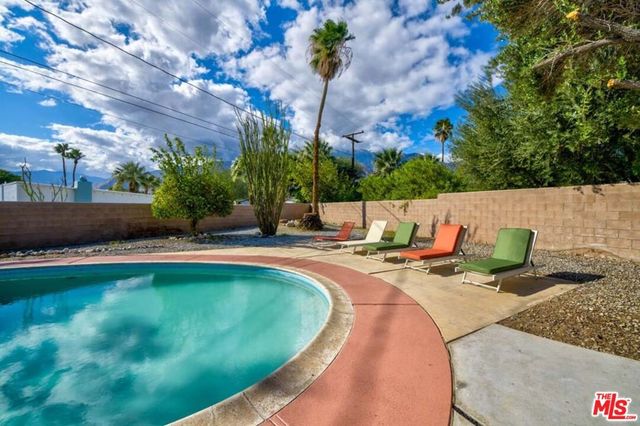 859 E Grace Circle, Palm Springs, CA 92262