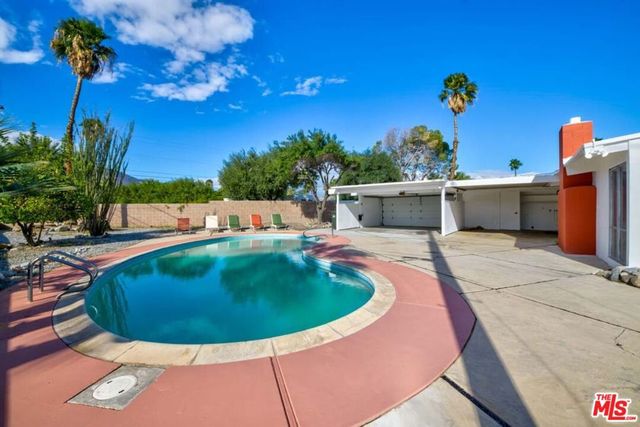 859 E Grace Circle, Palm Springs, CA 92262