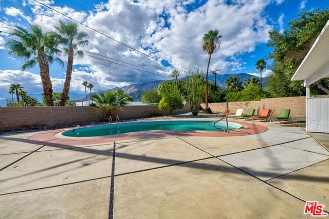859 E Grace Circle, Palm Springs, CA 92262