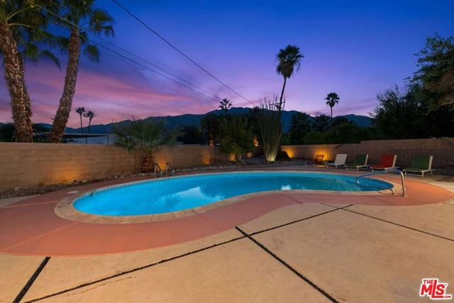 859 E Grace Circle, Palm Springs, CA 92262