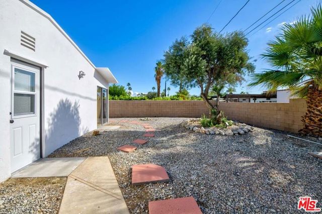 859 E Grace Circle, Palm Springs, CA 92262