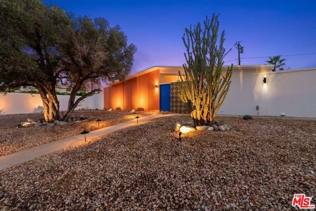859 E Grace Circle, Palm Springs, CA 92262