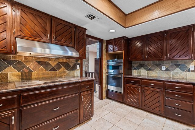 19611 Encino Way, San Antonio, TX 78259