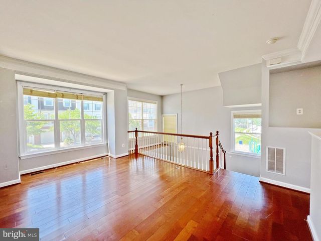 8118 RAINWATER CIR, Manassas, VA 20111