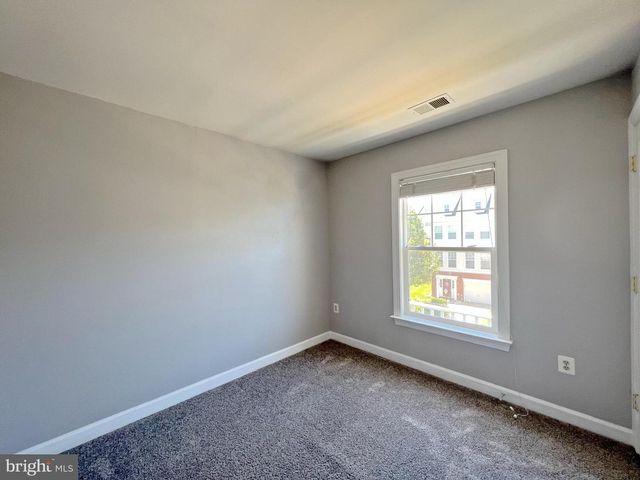 8118 RAINWATER CIR, Manassas, VA 20111