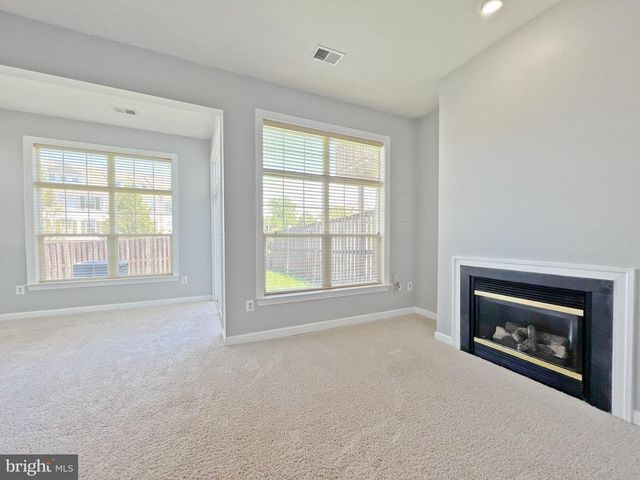 8118 RAINWATER CIR, Manassas, VA 20111