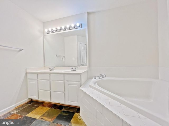 8118 RAINWATER CIR, Manassas, VA 20111