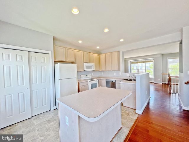 8118 RAINWATER CIR, Manassas, VA 20111