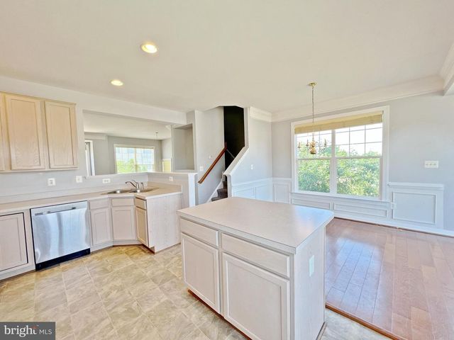 8118 RAINWATER CIR, Manassas, VA 20111