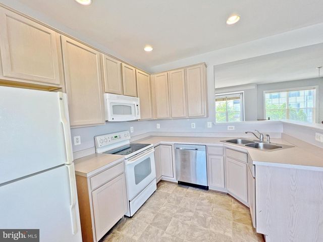 8118 RAINWATER CIR, Manassas, VA 20111