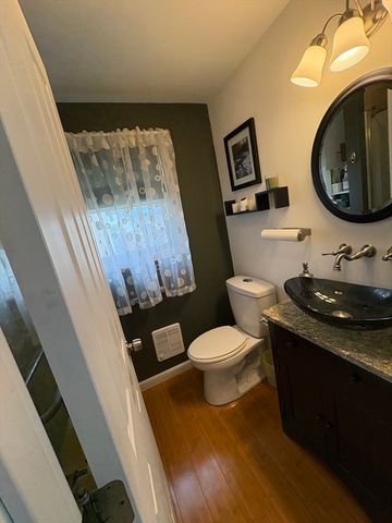 4 Bowers Ave, Tyngsborough, MA 01879