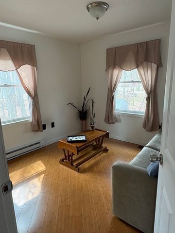4 Bowers Ave, Tyngsborough, MA 01879