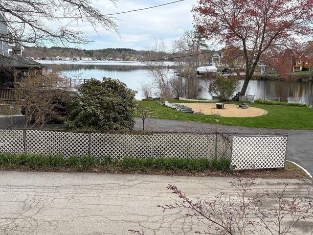 4 Bowers Ave, Tyngsborough, MA 01879
