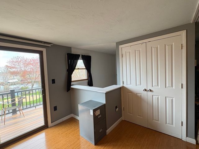 4 Bowers Ave, Tyngsborough, MA 01879