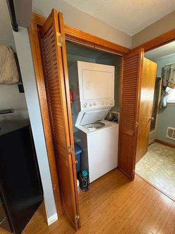 4 Bowers Ave, Tyngsborough, MA 01879
