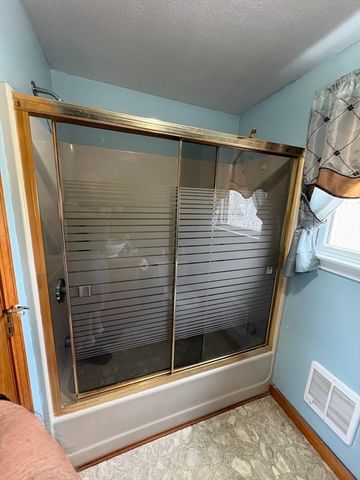4 Bowers Ave, Tyngsborough, MA 01879