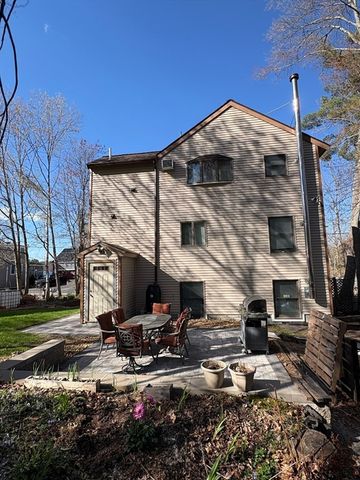 4 Bowers Ave, Tyngsborough, MA 01879