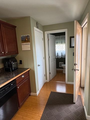 4 Bowers Ave, Tyngsborough, MA 01879