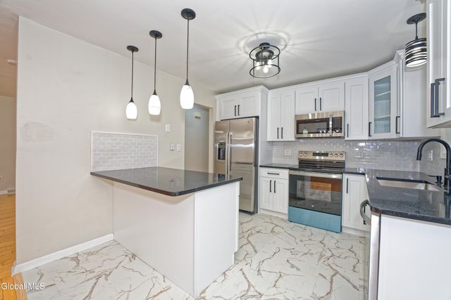 28 Manor Boulevard, Troy, NY 12180