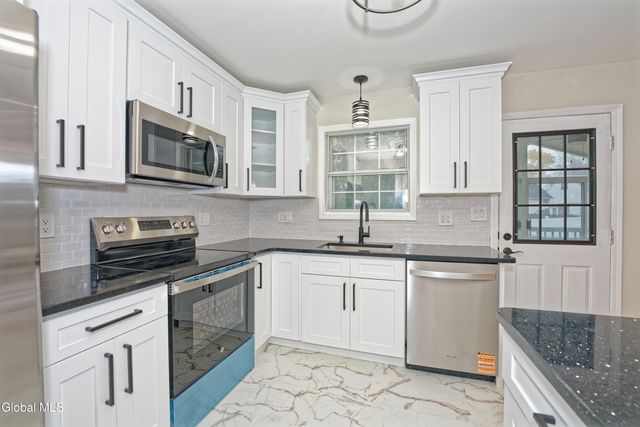 28 Manor Boulevard, Troy, NY 12180