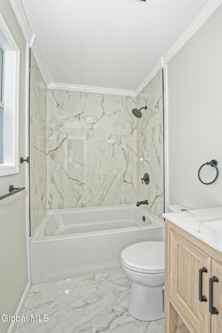 28 Manor Boulevard, Troy, NY 12180