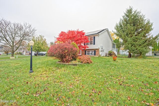 28 Manor Boulevard, Troy, NY 12180