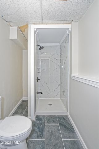 28 Manor Boulevard, Troy, NY 12180