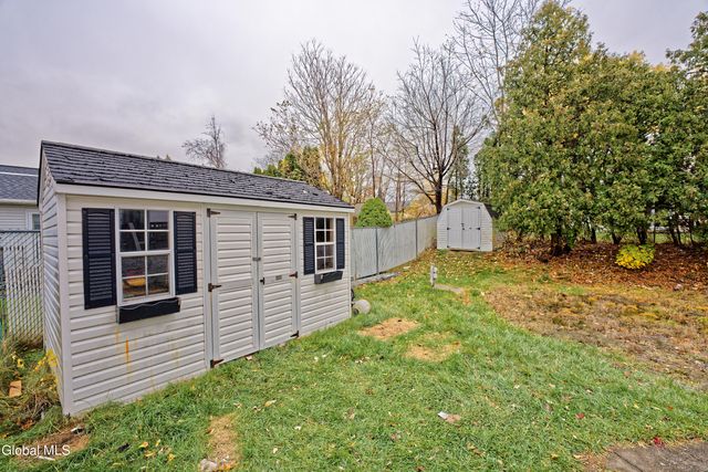 28 Manor Boulevard, Troy, NY 12180