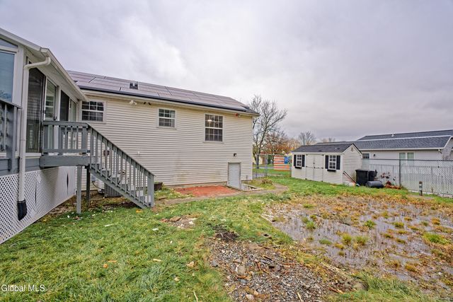 28 Manor Boulevard, Troy, NY 12180