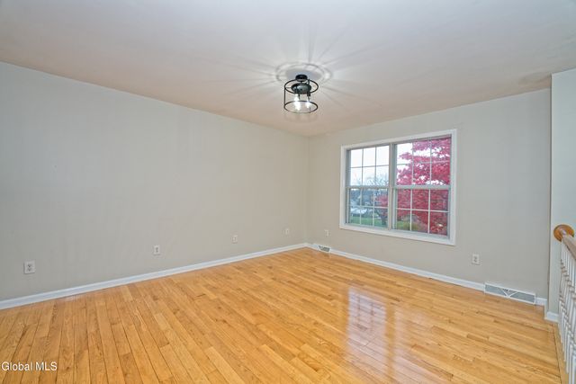 28 Manor Boulevard, Troy, NY 12180