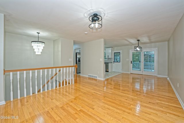 28 Manor Boulevard, Troy, NY 12180