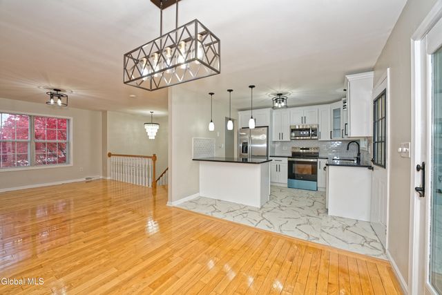 28 Manor Boulevard, Troy, NY 12180