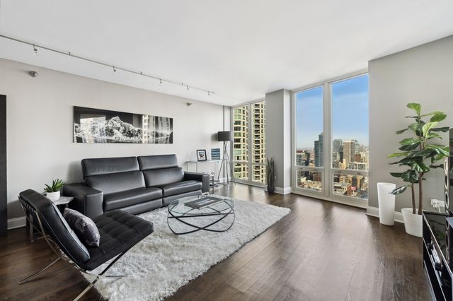 345 N LaSalle Drive 3302, Chicago, IL 60654