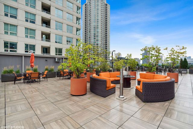 345 N LaSalle Drive 3302, Chicago, IL 60654