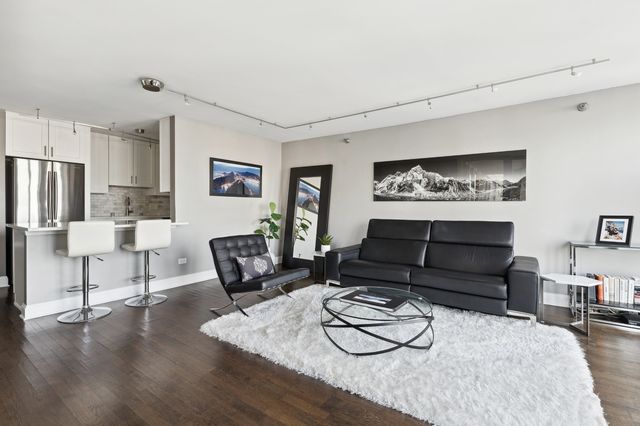 345 N LaSalle Drive 3302, Chicago, IL 60654