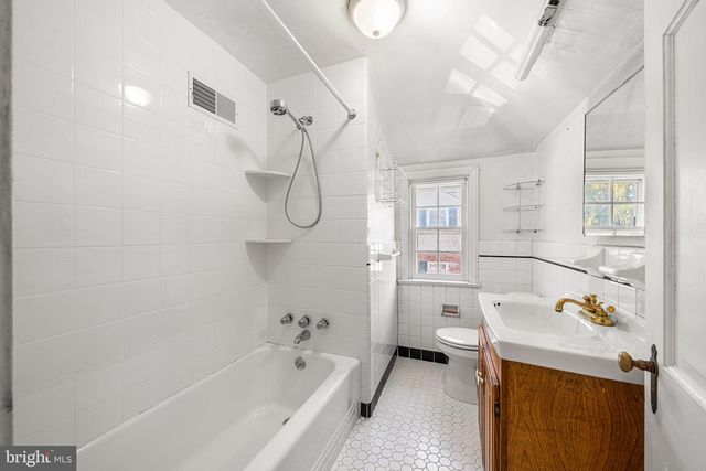 9 BARLEYCONE LN, Bryn Mawr, PA 19010