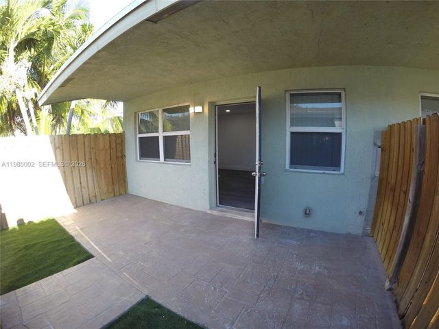 1204 NE 5th Ter 1, Fort Lauderdale, FL 33304