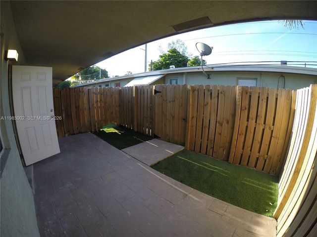 1204 NE 5th Ter 1, Fort Lauderdale, FL 33304