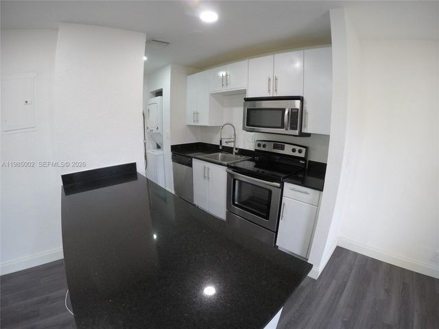 1204 NE 5th Ter 1, Fort Lauderdale, FL 33304