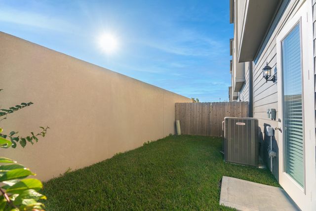 498 S Centro Circle A, Shenandoah, TX 77385