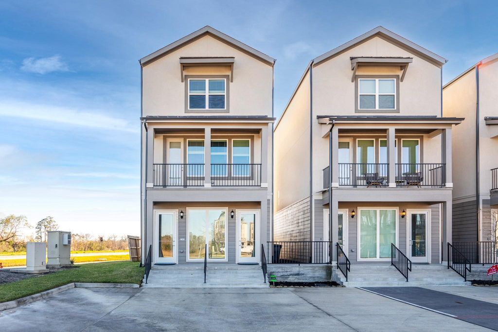 498 S Centro Circle A, Shenandoah, TX 77385