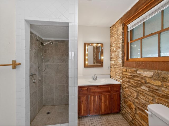 7 Tammy LN, Round Rock, TX 78665