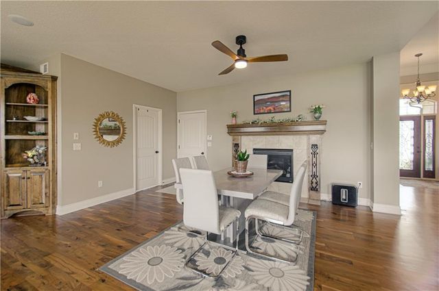 2512 NE CRESTVIEW Street, Blue Springs, MO 64029