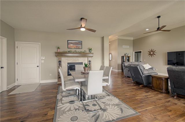 2512 NE CRESTVIEW Street, Blue Springs, MO 64029